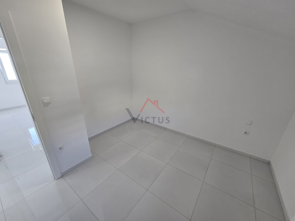 CRIKVENICA - Stanovanje v novogradnji, 150 metrov od morja, 60 m2