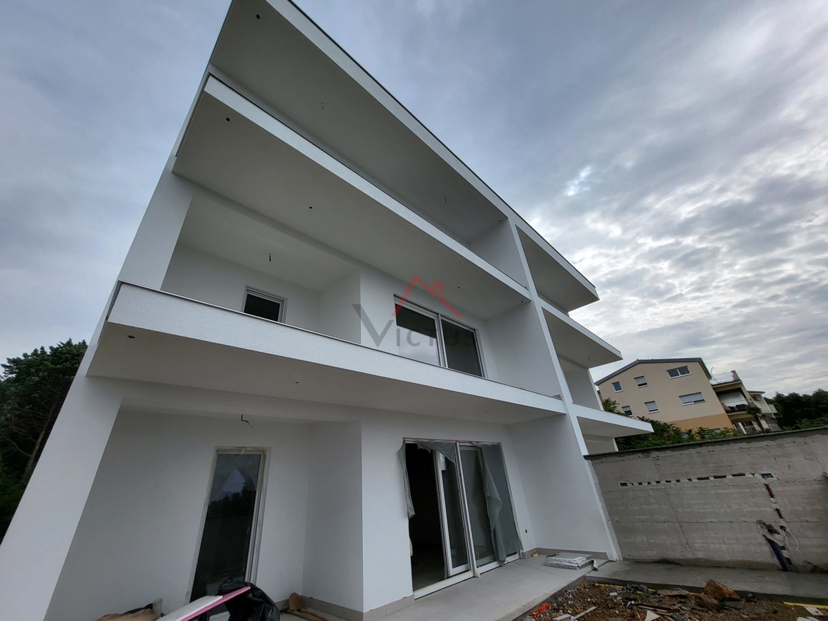 SMOKVICA KRMPOTSKA - Stanovanje z bazenom v pritličju novogradnje, 57 m2