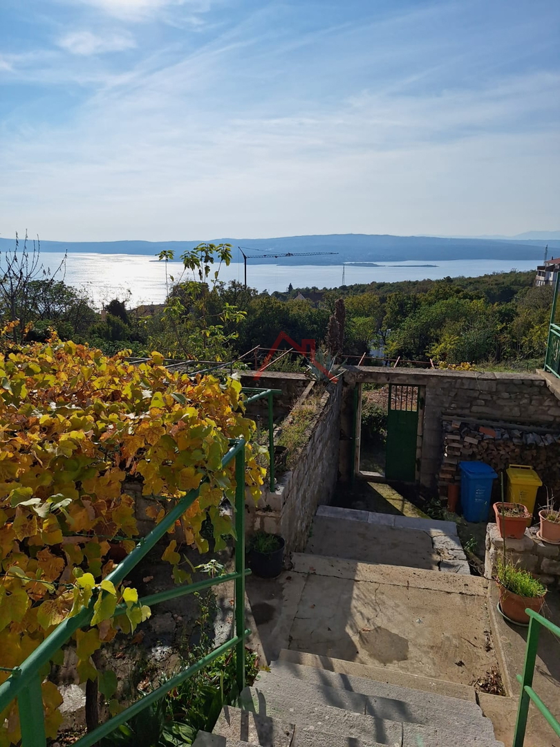 CRIKVENICA - Avtohtona kamnita hiša z zemljiščem