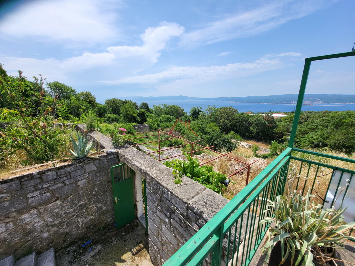CRIKVENICA - Avtohtona kamnita hiša z zemljiščem