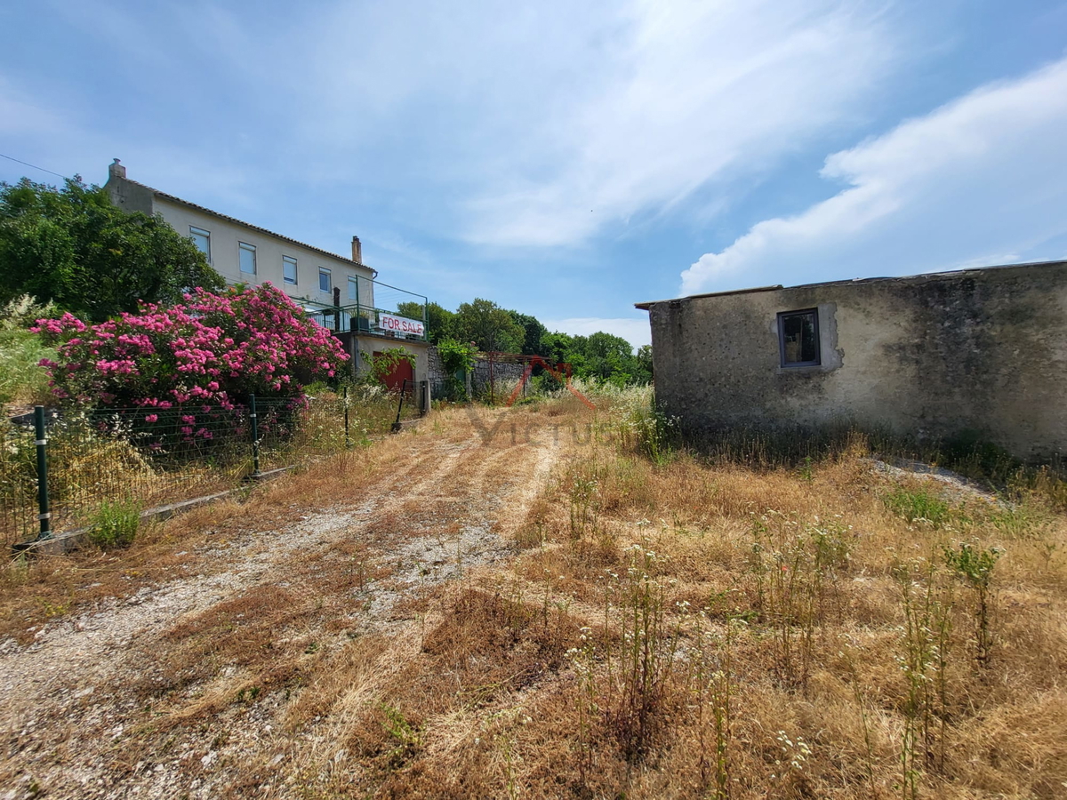 CRIKVENICA - Avtohtona kamnita hiša z zemljiščem