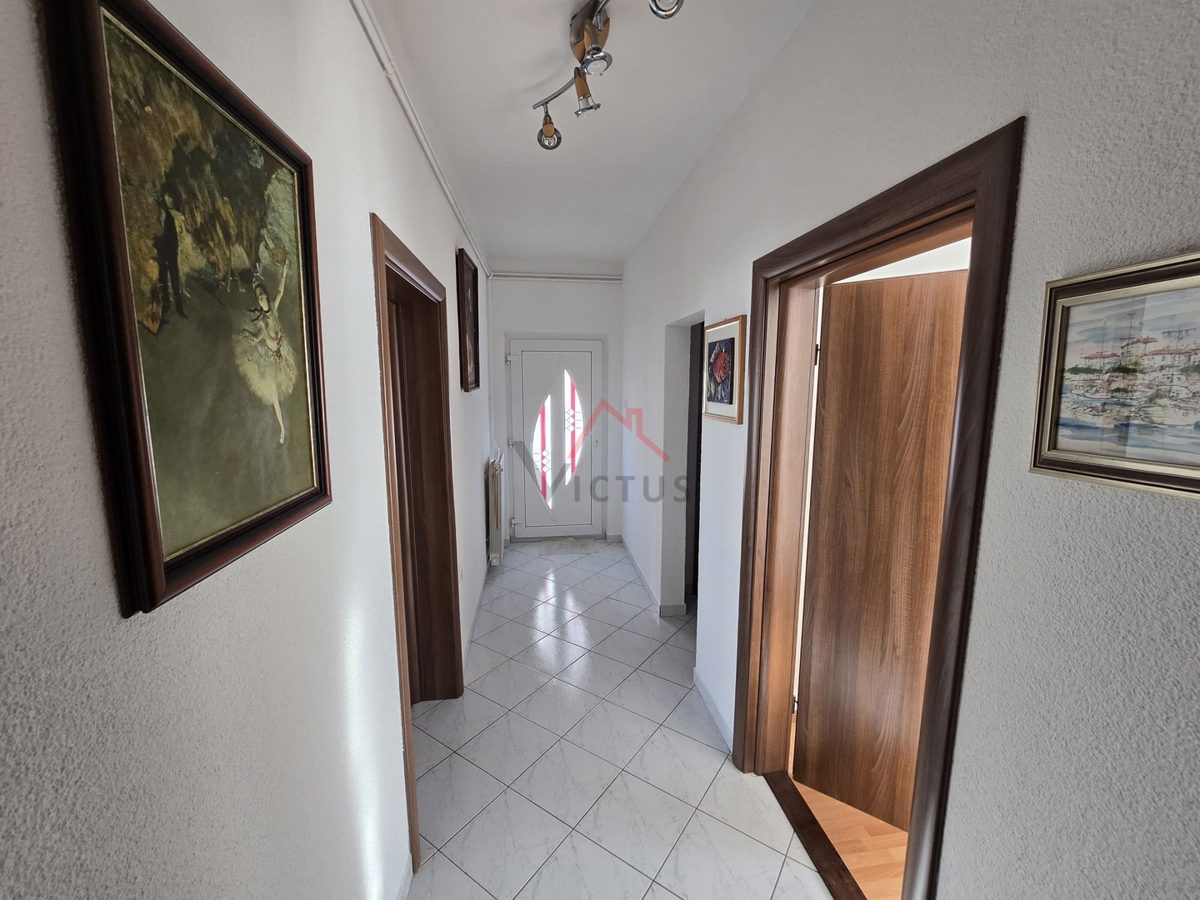 SELCE - Prostorno stanovanje, 150 m od morja
