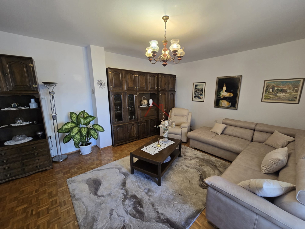 SELCE - Prostorno stanovanje, 150 m od morja