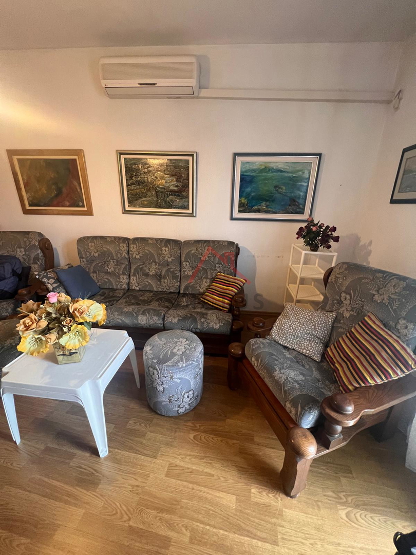 CRIKVENICA - Stanovanje v središču z balkonom in parkirnim mestom, 38 m2