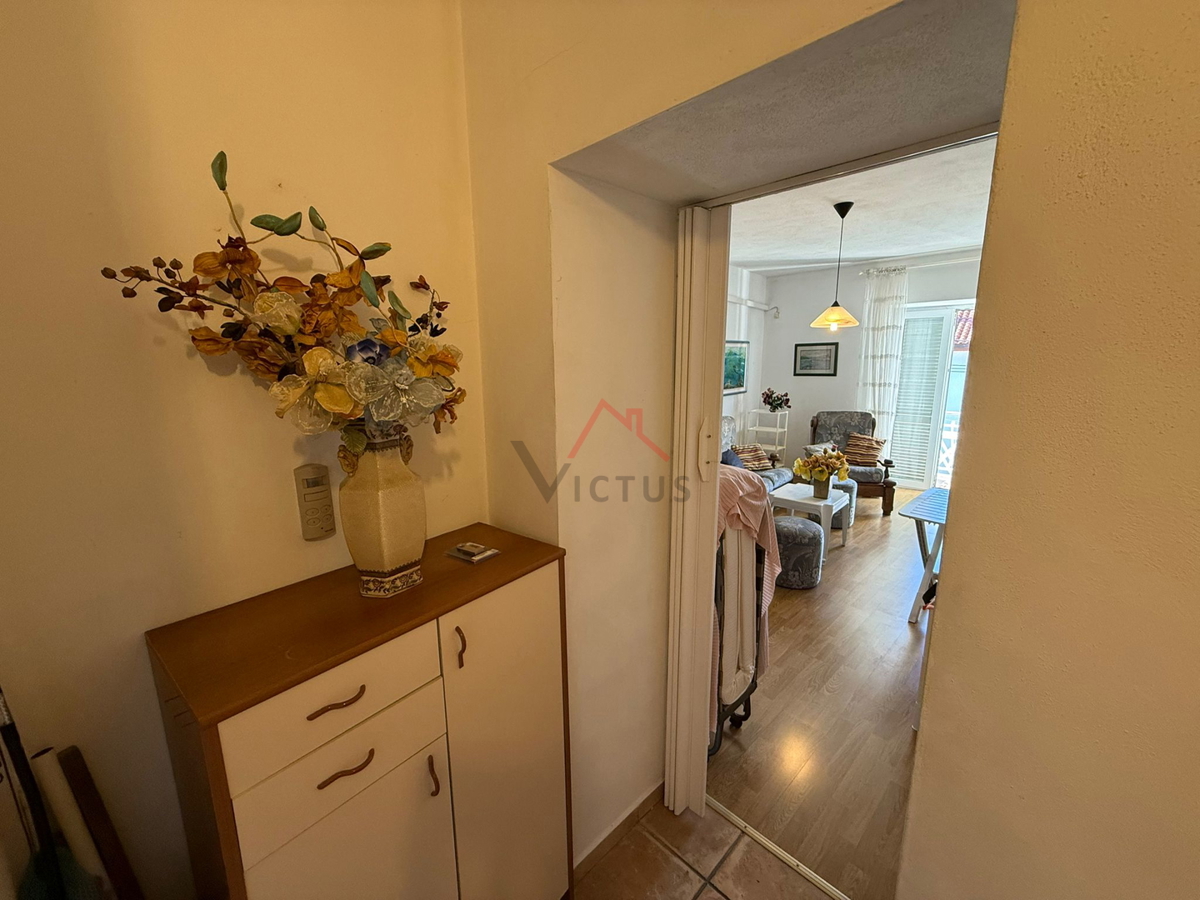 CRIKVENICA - Stanovanje v središču z balkonom in parkirnim mestom, 38 m2