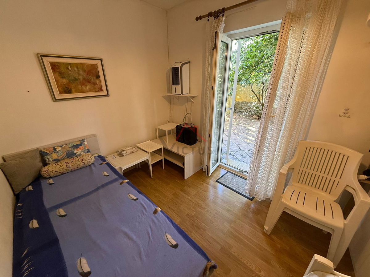 CRIKVENICA - Stanovanje v središču z balkonom in parkirnim mestom, 38 m2