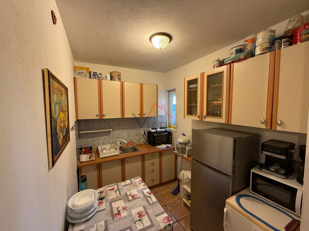 CRIKVENICA - Stanovanje v središču z balkonom in parkirnim mestom, 38 m2