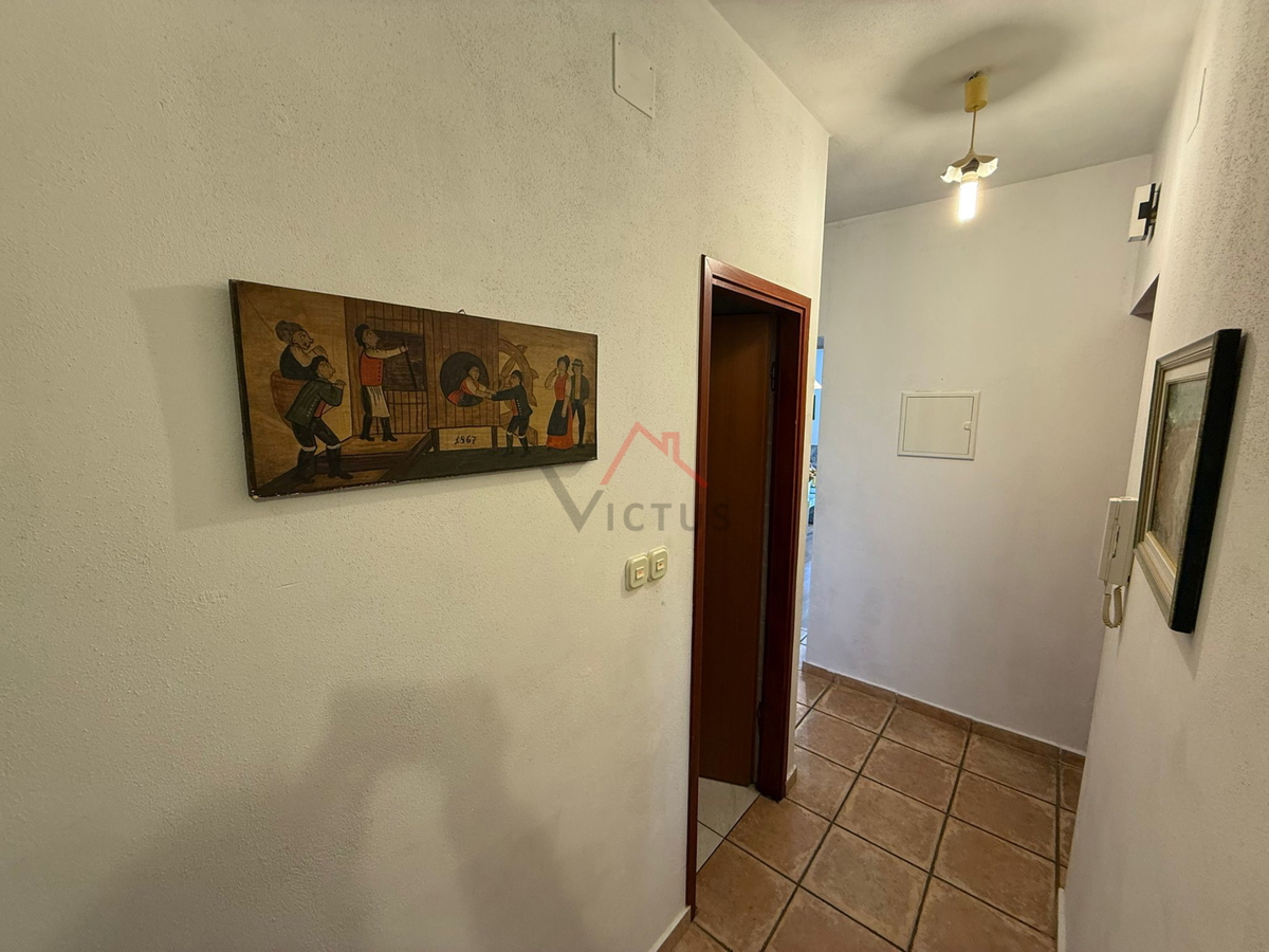 CRIKVENICA - Stanovanje v središču z balkonom in parkirnim mestom, 38 m2