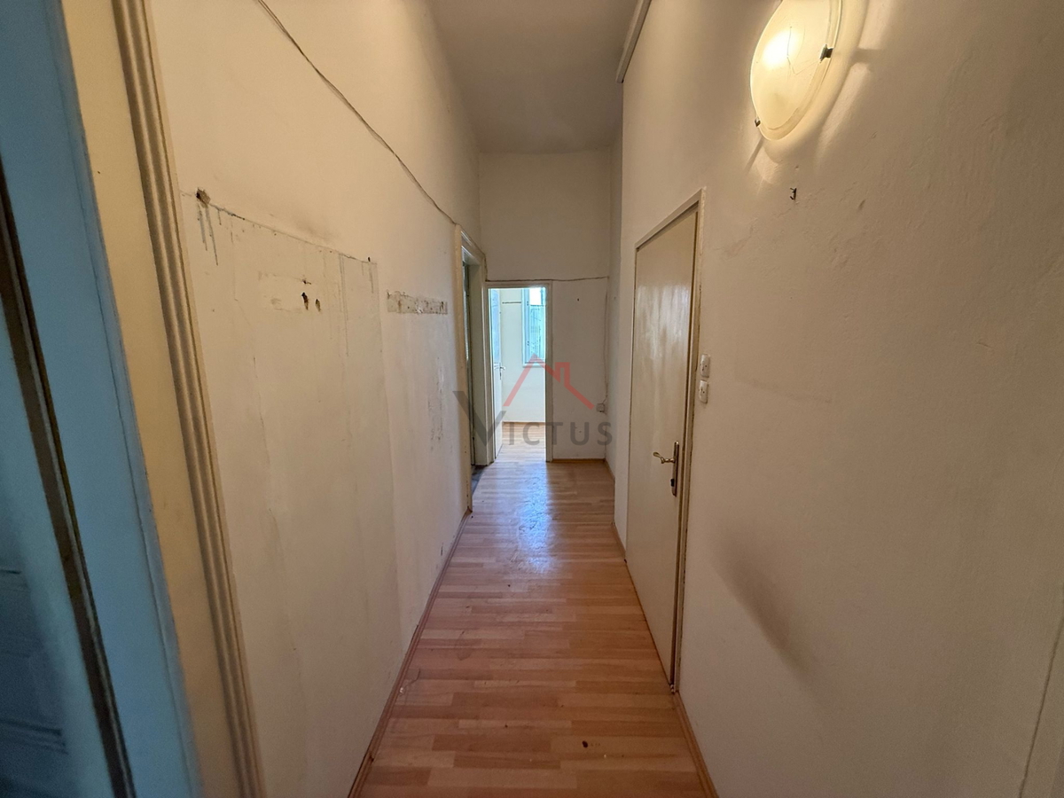 CRIKVENICA - Trosobno stanovanje z balkonom, prva vrsta od morja