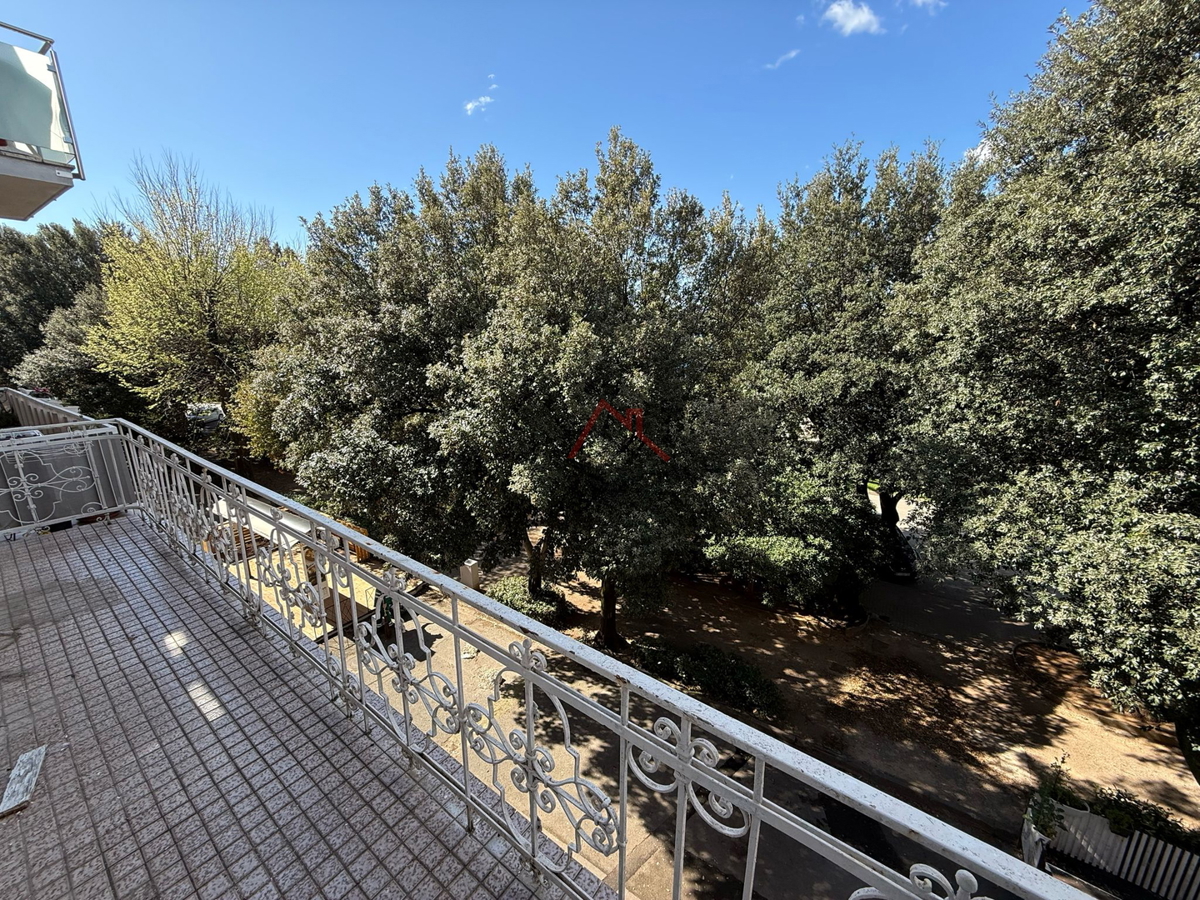 CRIKVENICA - Trosobno stanovanje z balkonom, prva vrsta od morja
