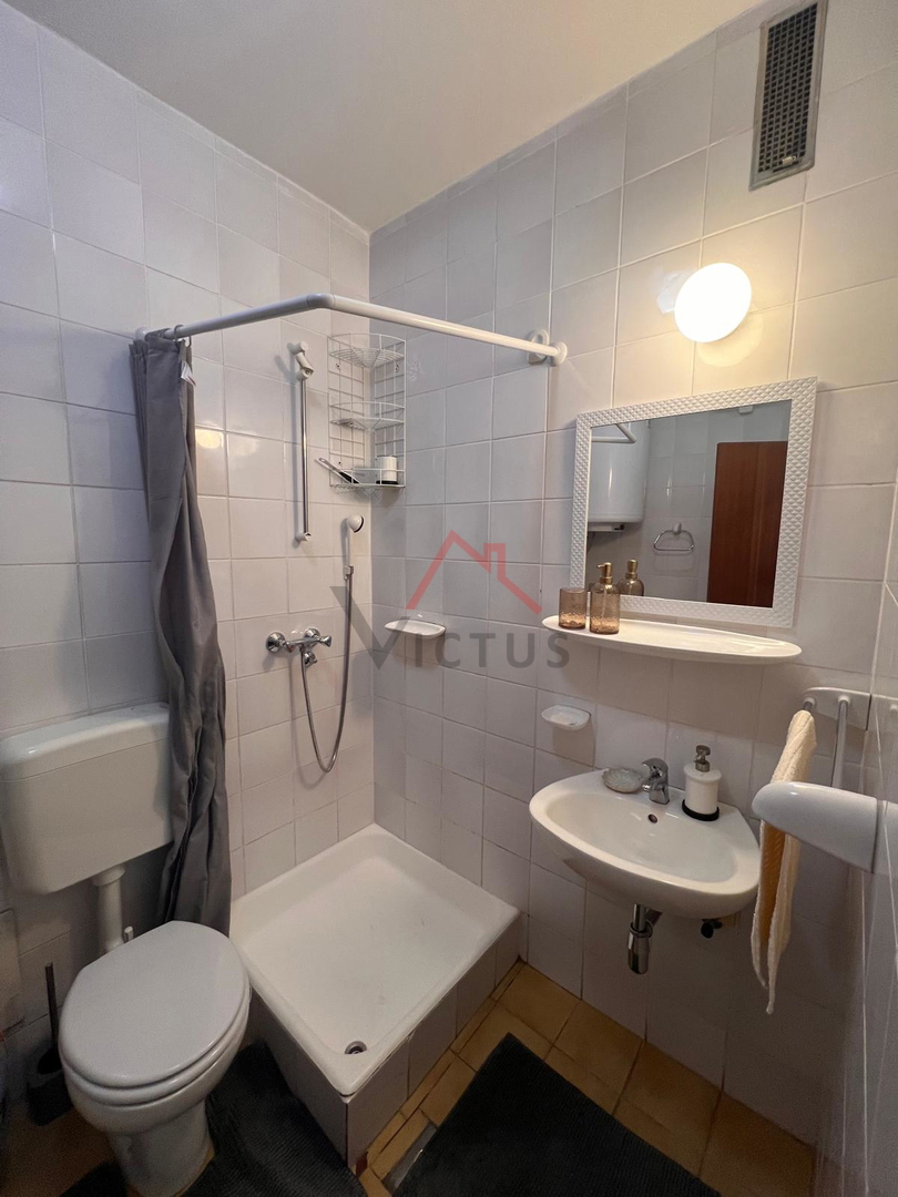 NOVI VINODOLSKI - Stanovanje z balkonom in odprtim pogledom na morje, 45 m2