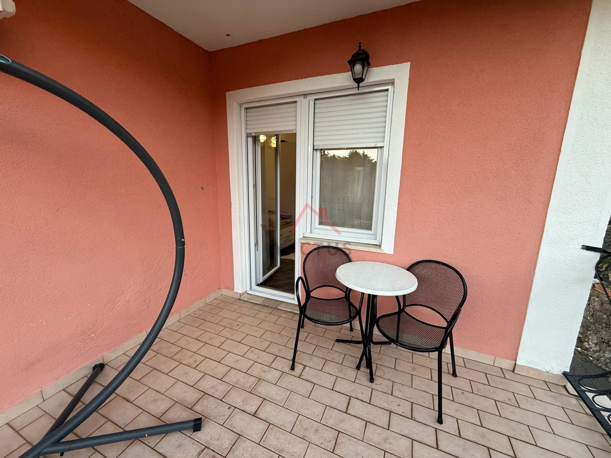 GRIŽANE - Hiša s bazenom v zaledju