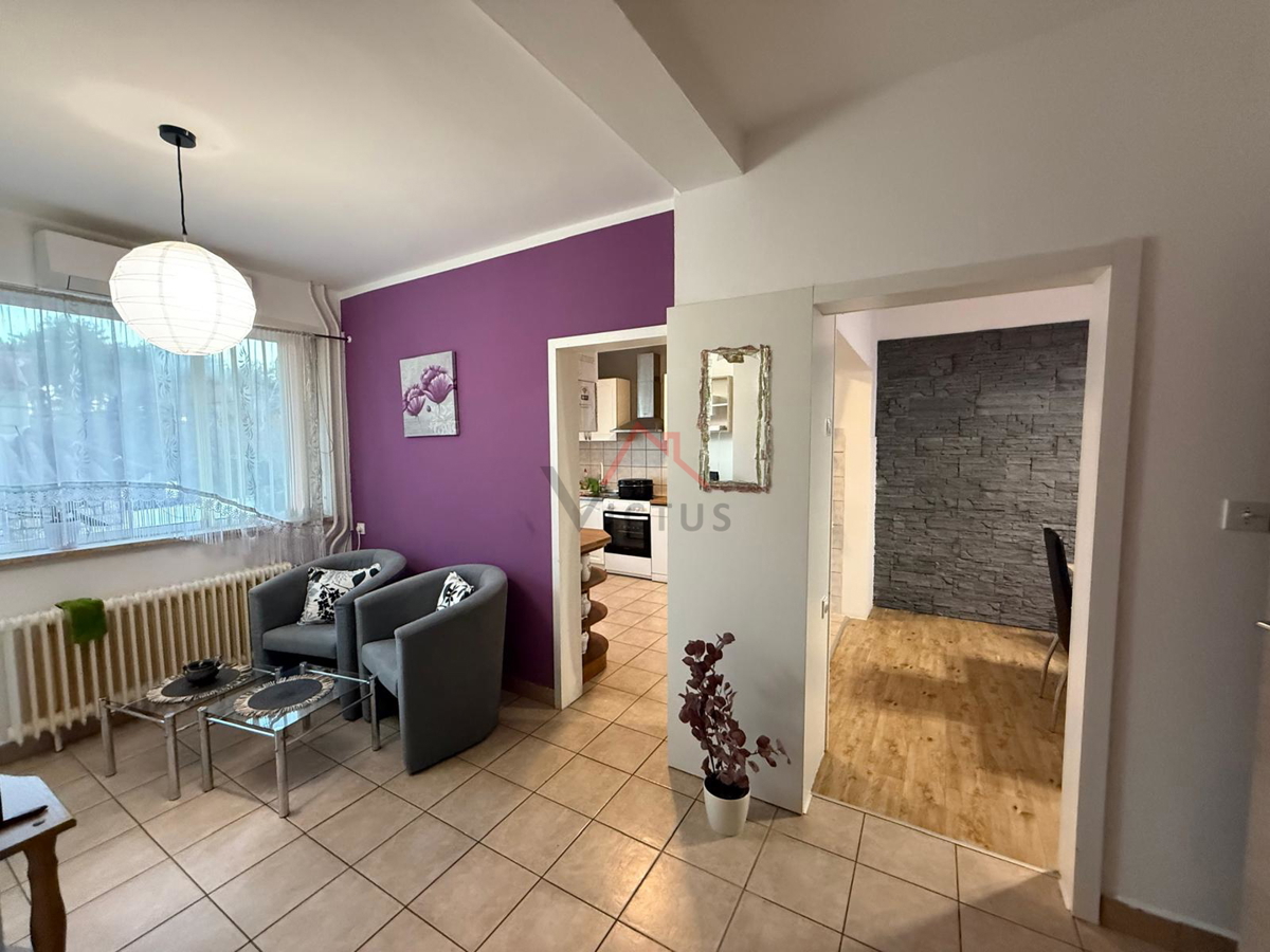 GRIŽANE - Hiša s bazenom v zaledju