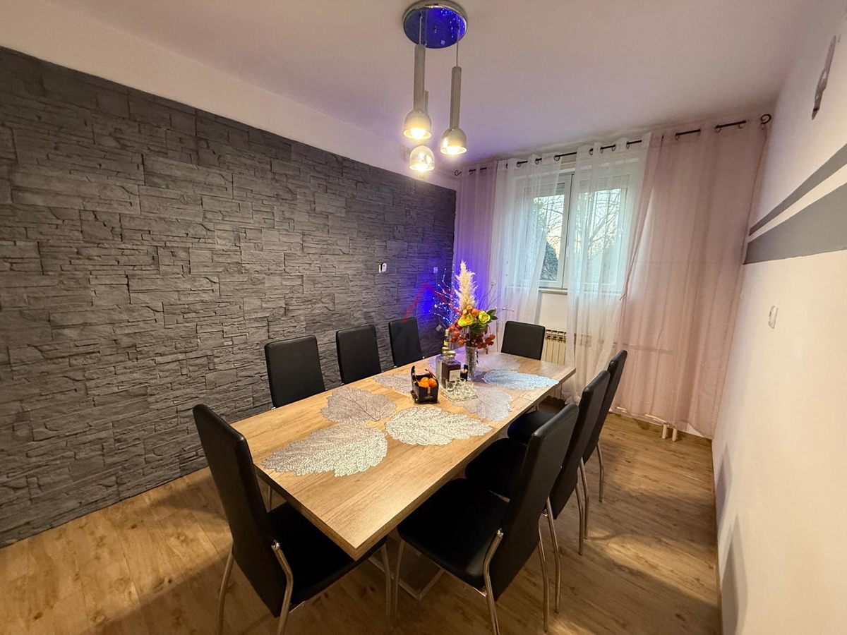 GRIŽANE - Hiša s bazenom v zaledju