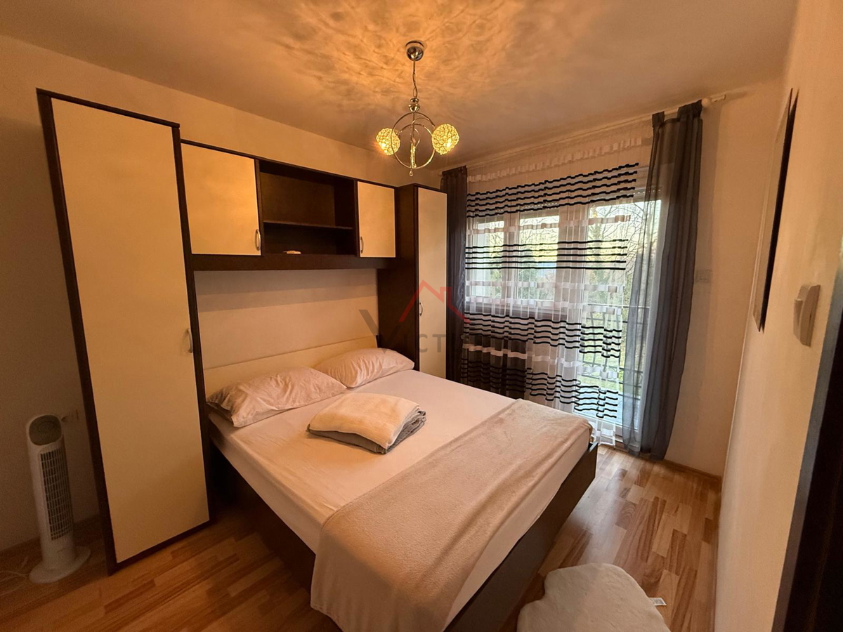 GRIŽANE - Hiša s bazenom v zaledju