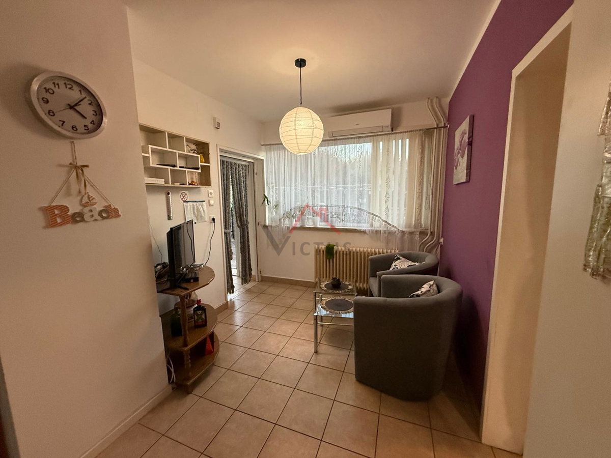 GRIŽANE - Hiša s bazenom v zaledju