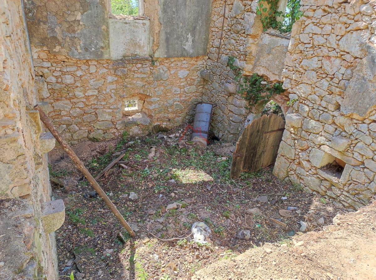 HRELJIN - Ruševina z razgledom na morje