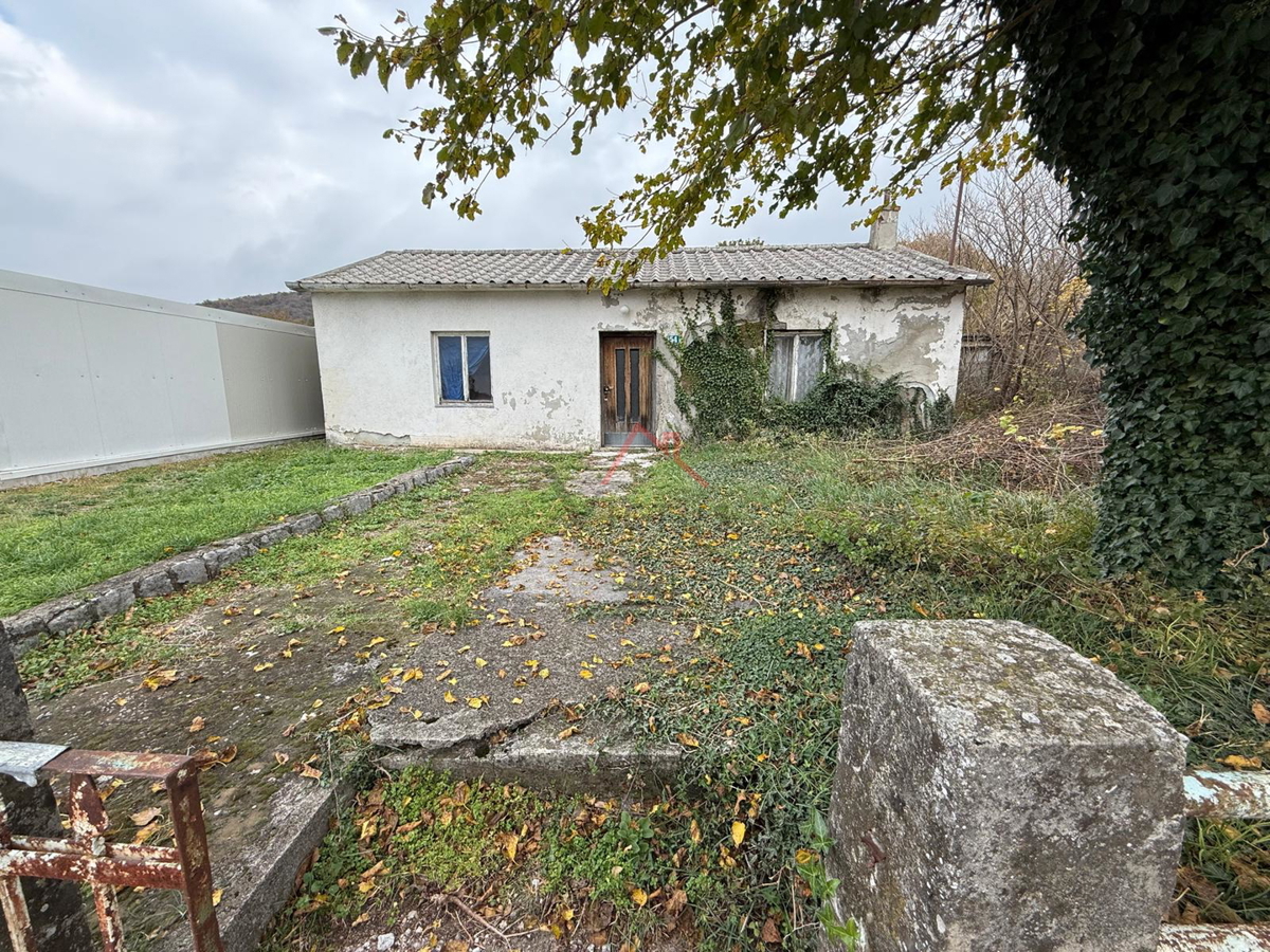 ŠMRIKA - Starina nedaleč od centra