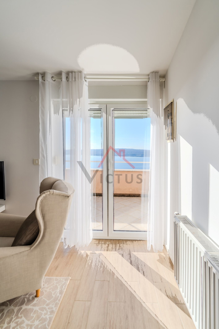 CRIKVENICA - Hiša s 4 stanovanji in bazenom