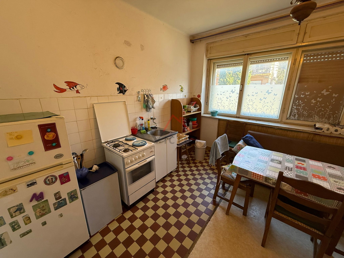 NOVI VINODOLSKI - Prostorno stanovanje v središču mesta, 80 m2