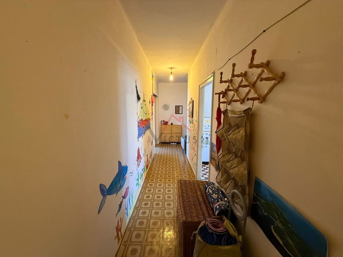 NOVI VINODOLSKI - Prostorno stanovanje v središču mesta, 80 m2