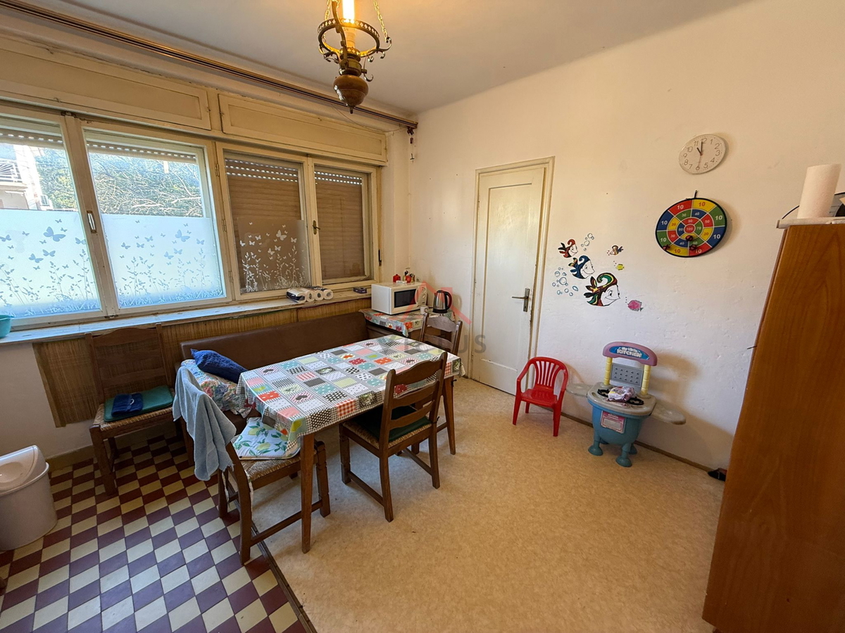 NOVI VINODOLSKI - Prostorno stanovanje v središču mesta, 80 m2