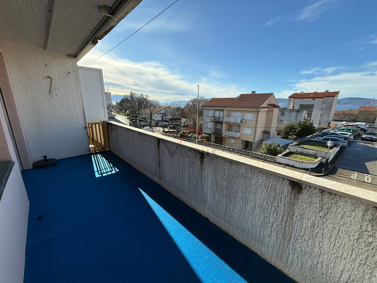 NOVI VINODOLSKI - Prostorno stanovanje v središču mesta, 80 m2