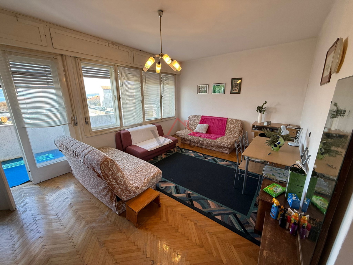 NOVI VINODOLSKI - Prostorno stanovanje v središču mesta, 80 m2