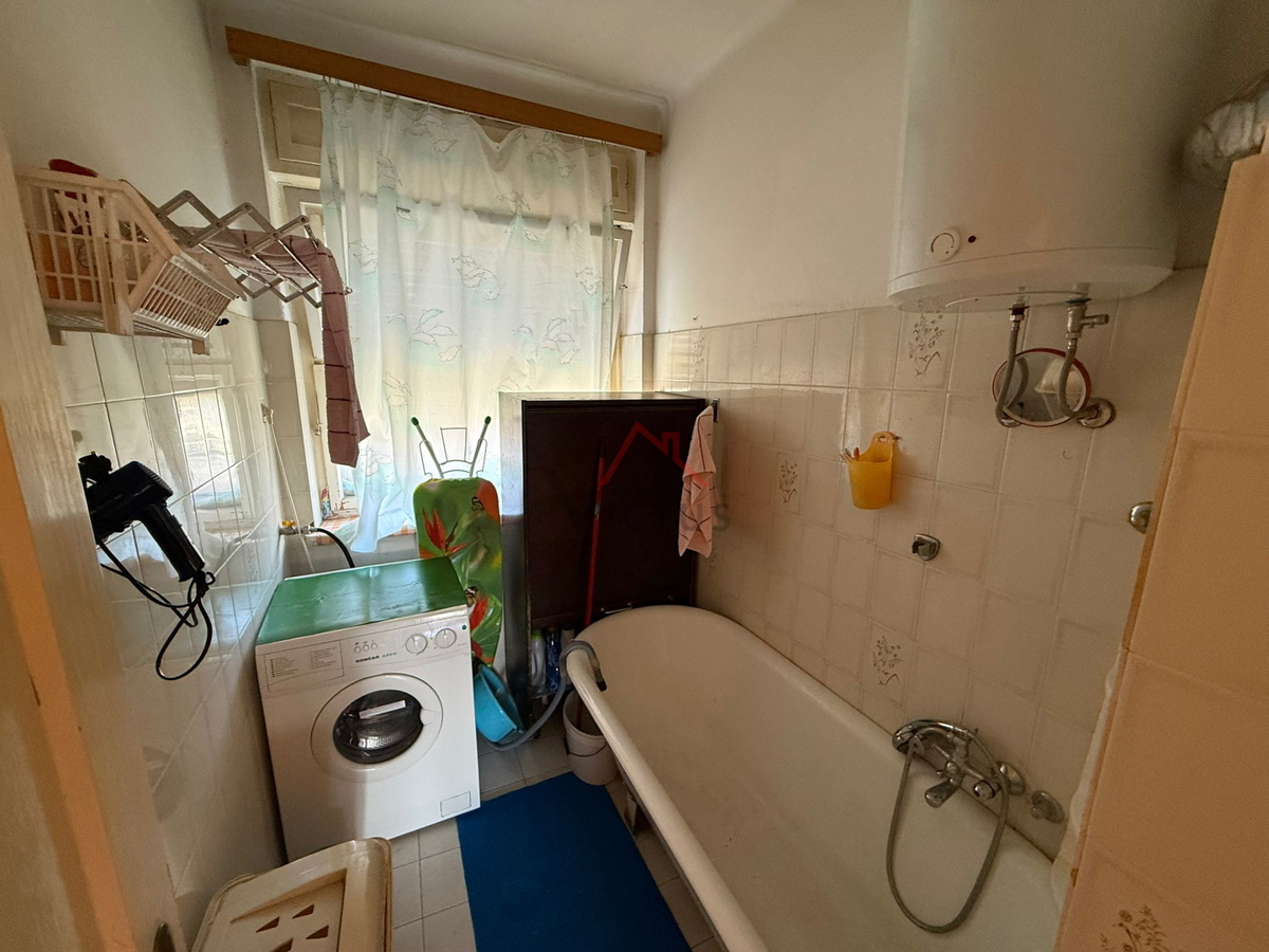 NOVI VINODOLSKI - Prostorno stanovanje v središču mesta, 80 m2