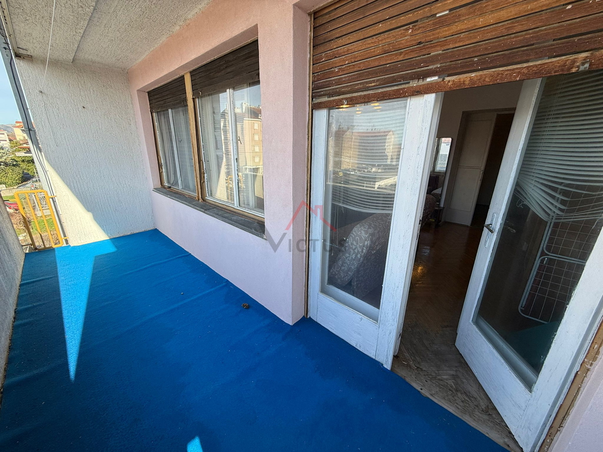 NOVI VINODOLSKI - Prostorno stanovanje v središču mesta, 80 m2