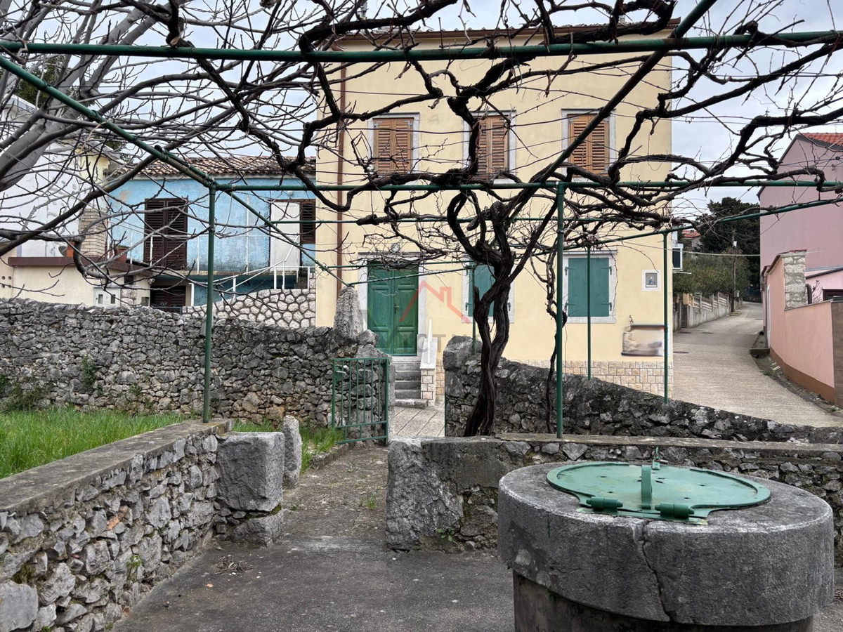 CRIKVENICA - Prostorna hiša v bližini morja in centra