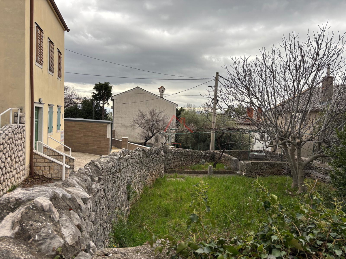 CRIKVENICA - Prostorna hiša v bližini morja in centra