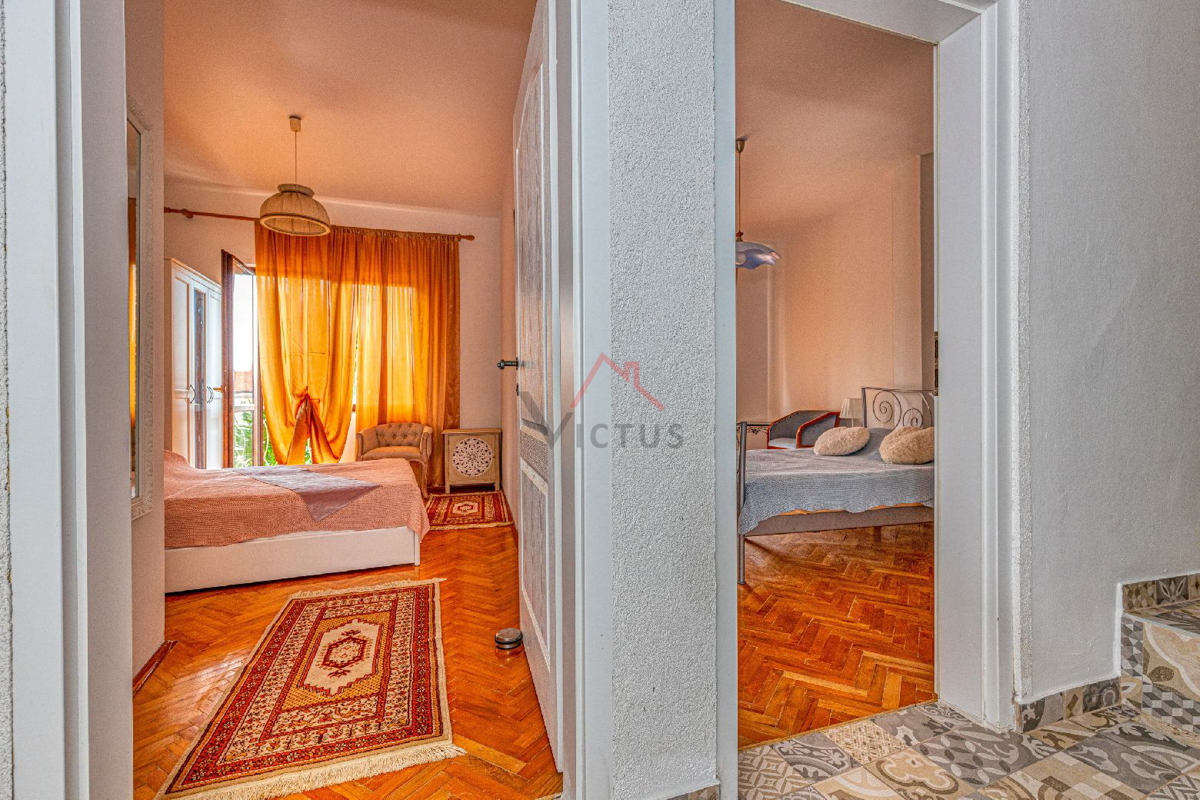 NOVI VINODOLSKI - Manjša hiša blizu centra