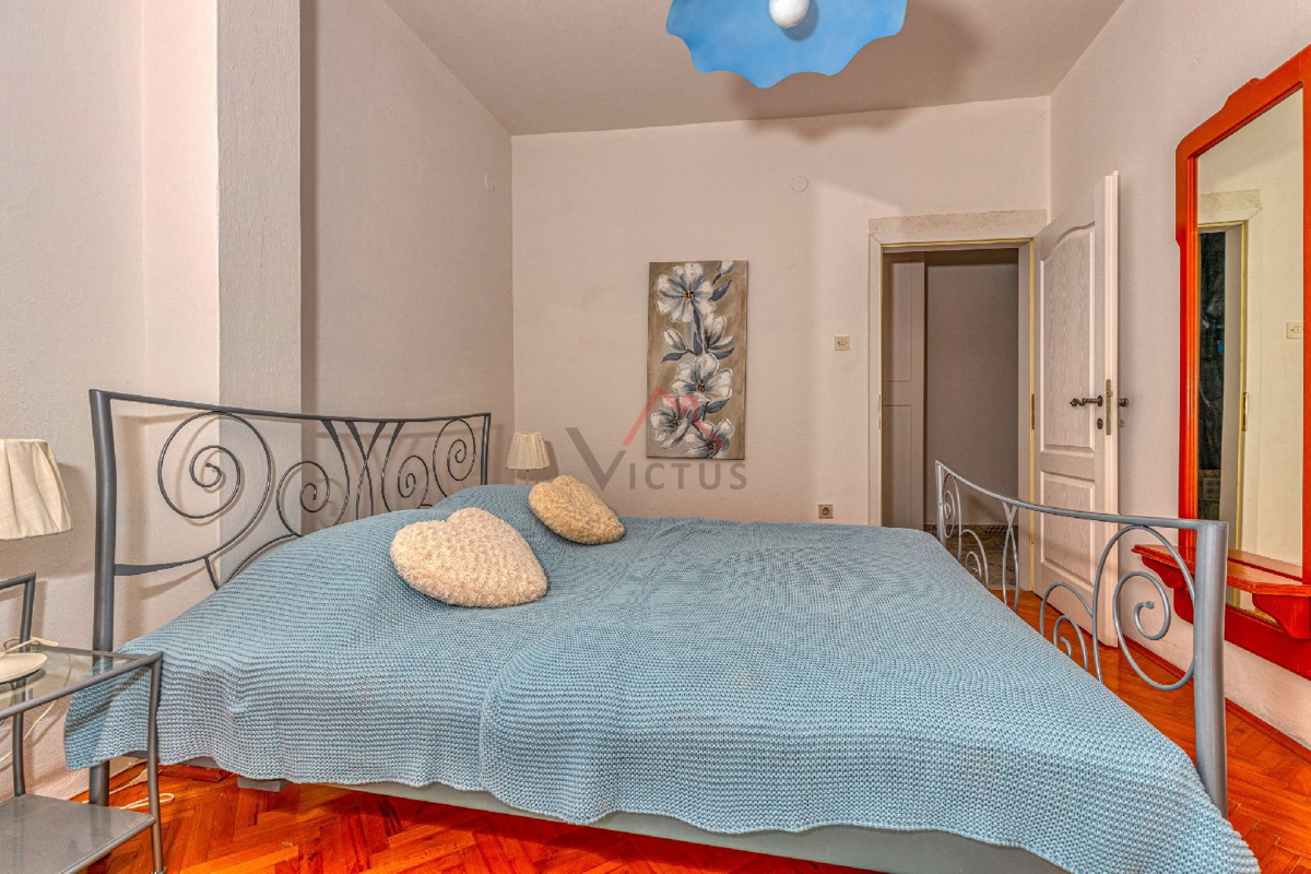 NOVI VINODOLSKI - Manjša hiša blizu centra