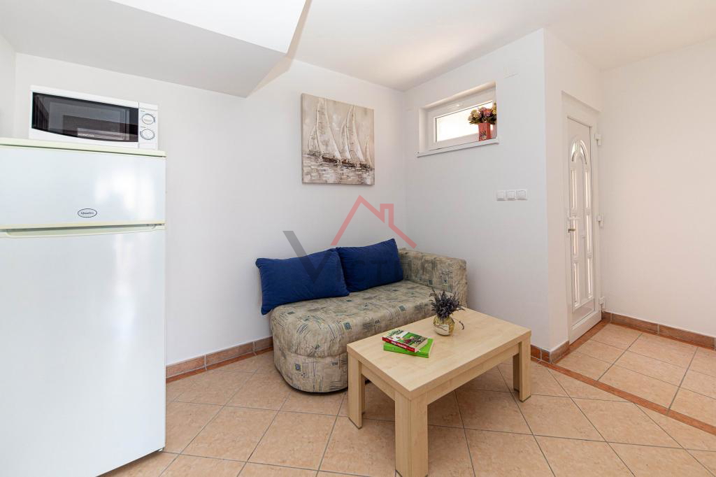 CRIKVENICA - Hiša s 3 apartmaji, 150 m od morja