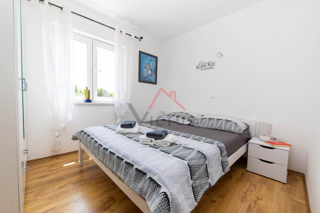 CRIKVENICA - Hiša s 3 apartmaji, 150 m od morja