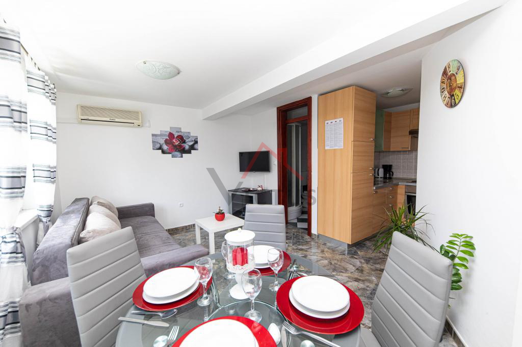 CRIKVENICA - Hiša s 3 apartmaji, 150 m od morja