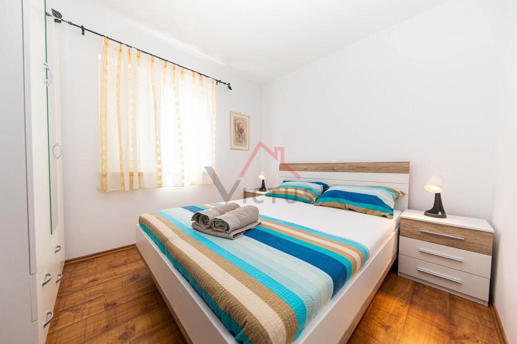CRIKVENICA - Hiša s 3 apartmaji, 150 m od morja