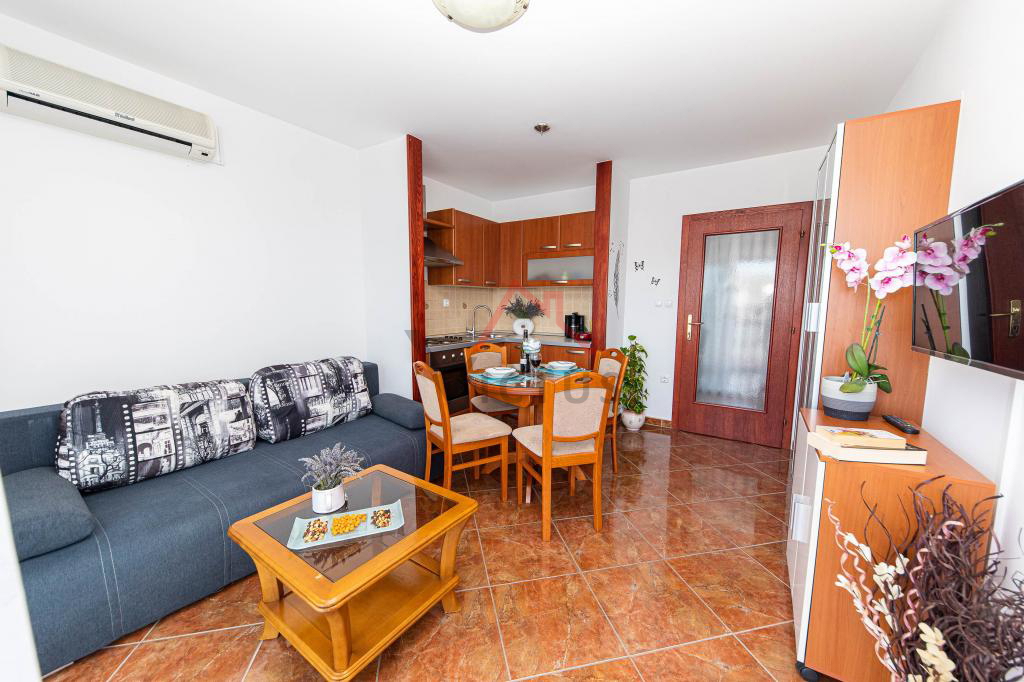 CRIKVENICA - Hiša s 3 apartmaji, 150 m od morja