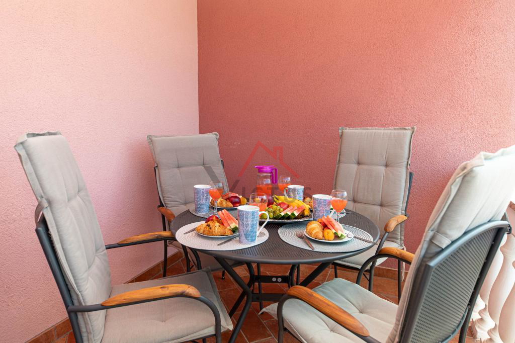 CRIKVENICA - Hiša s 3 apartmaji, 150 m od morja