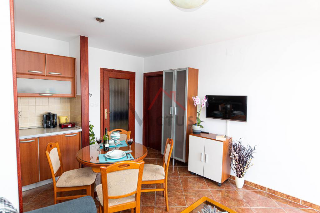 CRIKVENICA - Hiša s 3 apartmaji, 150 m od morja