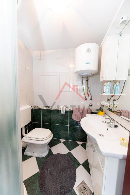 CRIKVENICA - Hiša s 3 apartmaji, 150 m od morja