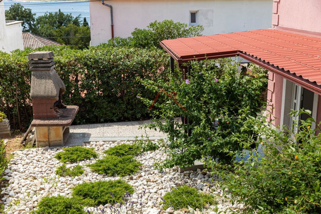 CRIKVENICA - Hiša s 3 apartmaji, 150 m od morja