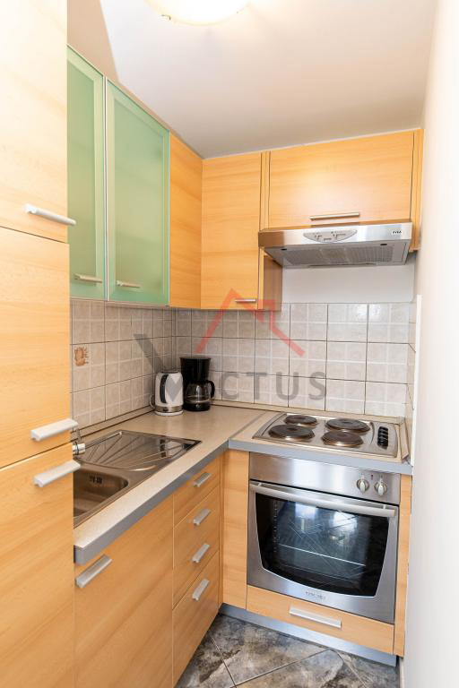 CRIKVENICA - Hiša s 3 apartmaji, 150 m od morja