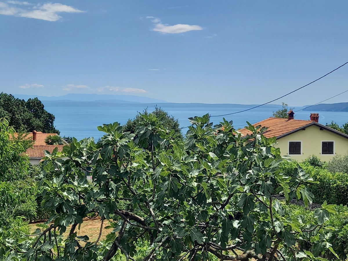 Ičići- Poljane- tradicionalna kamnita hiša na zelo mirni lokaciji