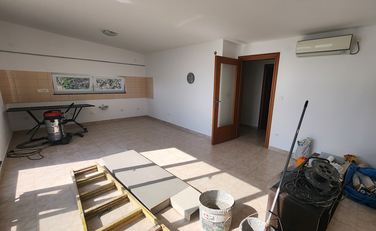 Prodamo apartma 85m²-Ičići