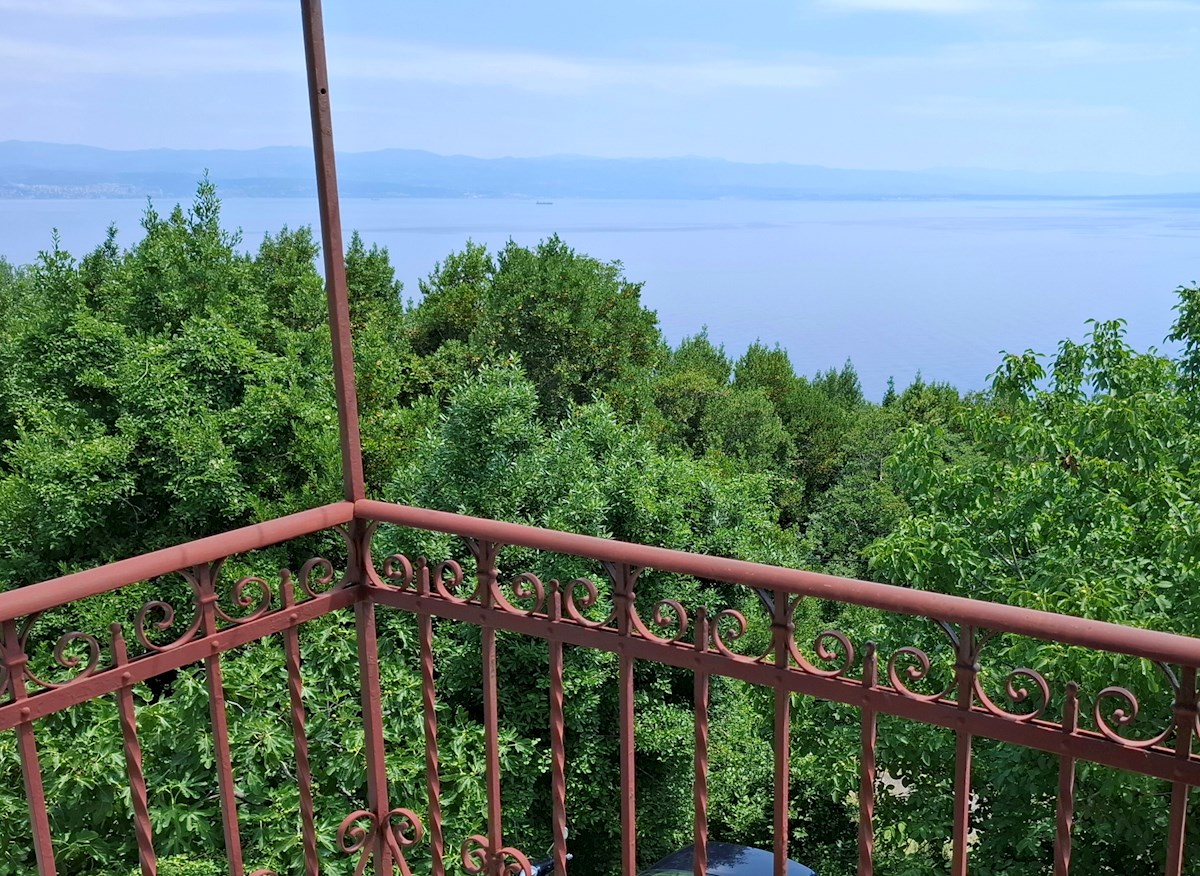 KAMNITA HIŠA SAMO 400M OD MORJA, ODPRT POGLED NA MORJE