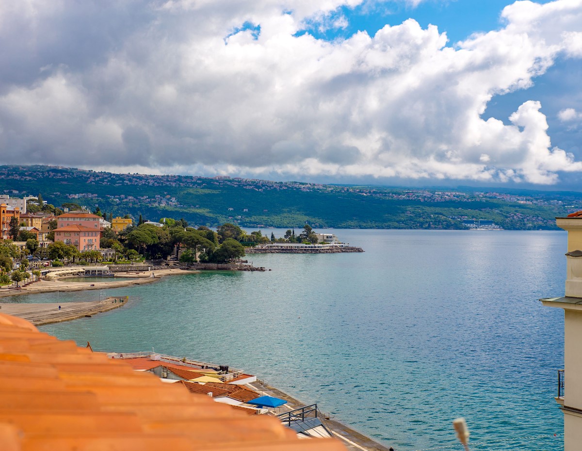 OPATIJA-CENTER, prodamo popolnoma adaptirano stanovanje, 2. red do morja.