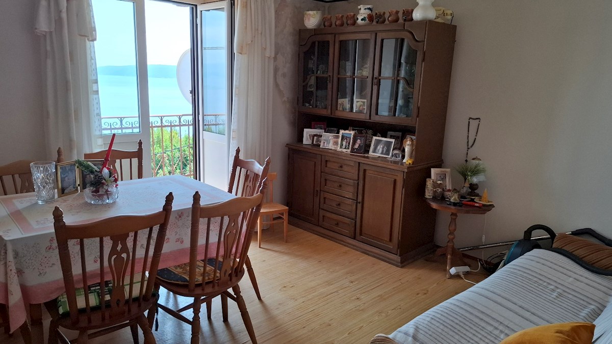 DVE KAMNITI HIŠI, MIRNO OKOLJE, ODPRT POGLED NA MORJE