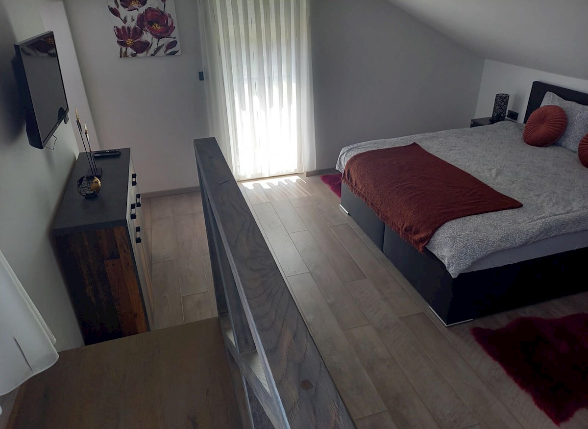 Nova sredozemska hiša z bazenom in pogledom na morje